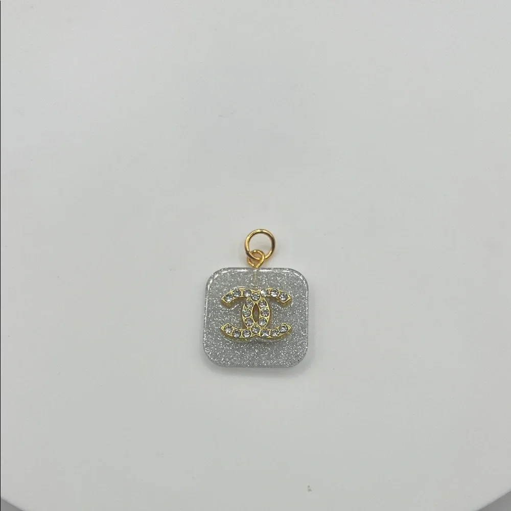 510. Gold & Crystal Resin Charm with Gold Plated Over Stainless Steel Chain 18”